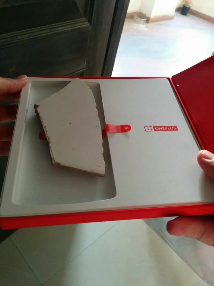 Mua hàng online, nhận ngay cục gạch ảnh 1